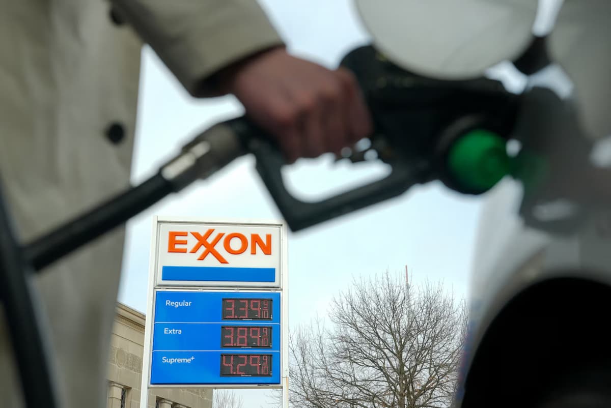 США хотят сдержать рост цен на нефть на фоне угрозы блокировки Ормузского пролива