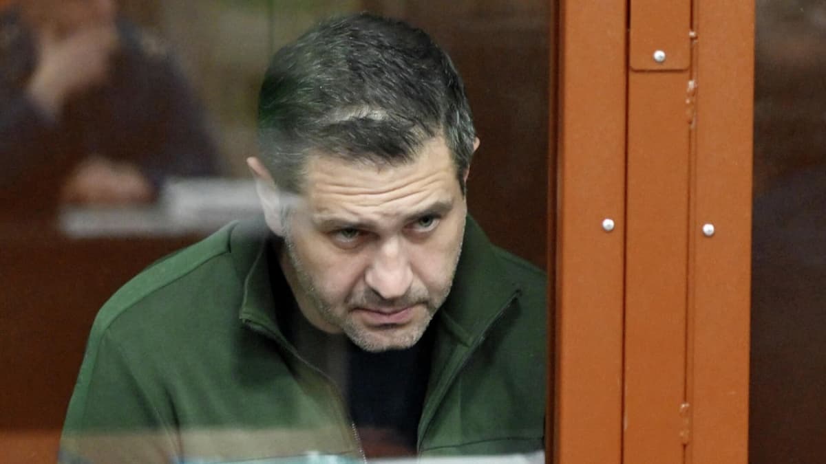 “Gazprom neft” boshqaruvi raisining o‘rinbosari Sankt-Peterburgda qo‘lga olindi