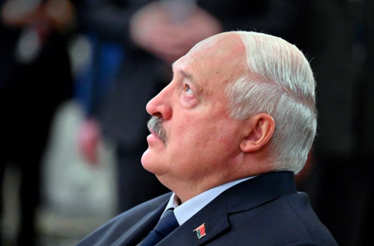 Лукашенко Беларусда интернетни чекламасликка ваъда берди
