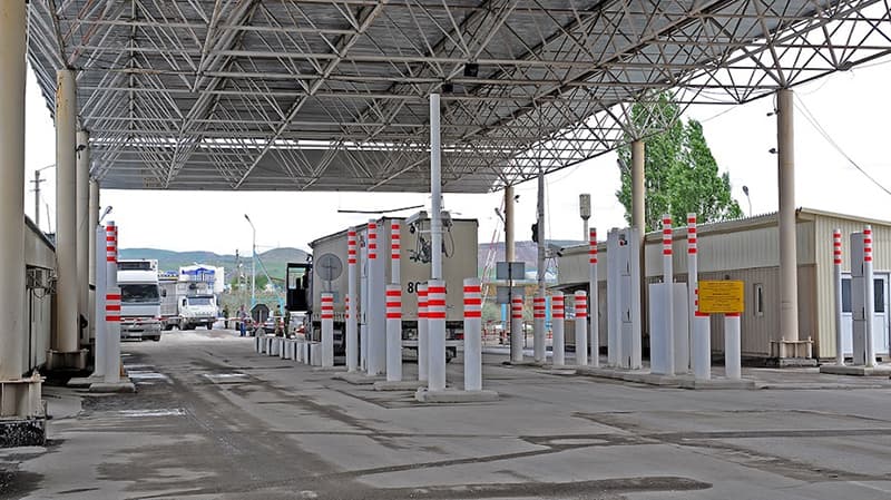 Davlat chegarasidan navbatsiz o‘tish qancha turadi?