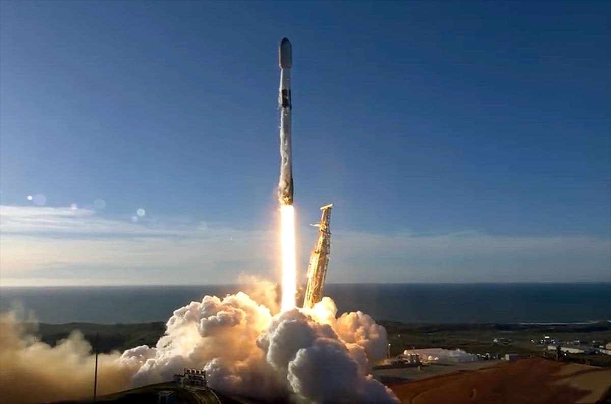 SpaceX raketasi Starlink uchun 22 ta sun’iy yo‘ldoshni orbitaga olib chiqdi