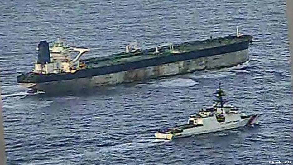 АҚШ Россиянинг “яширин флоти”га алоқадор танкерни қўлга олди