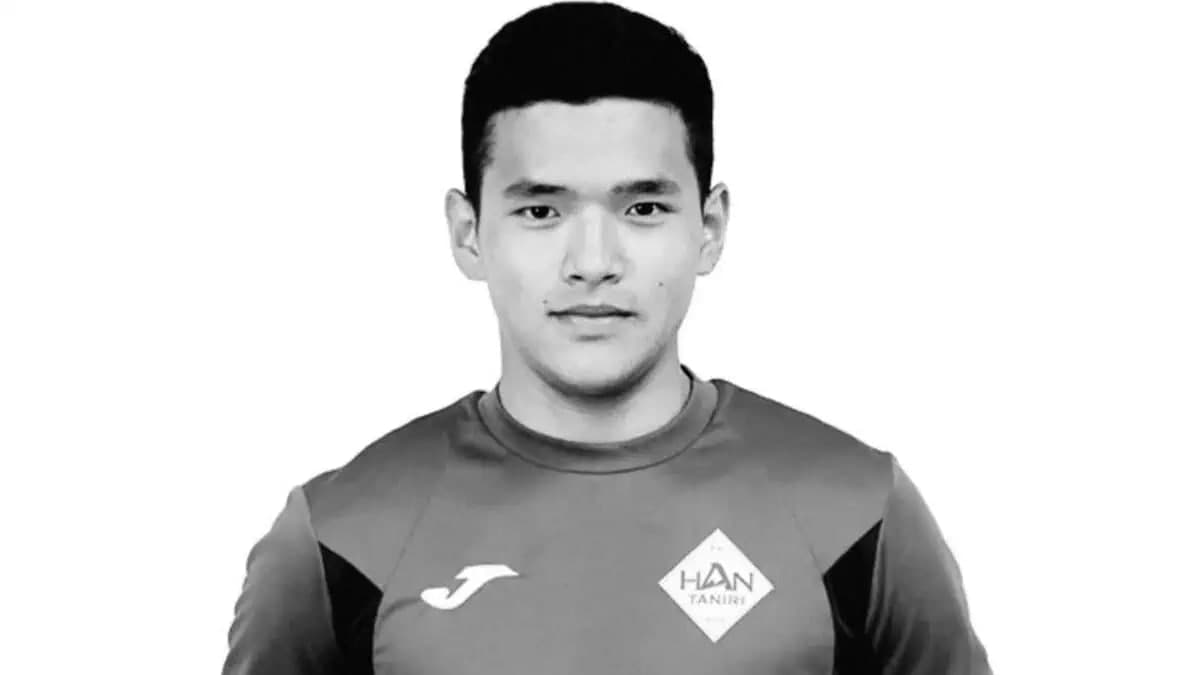 Qozog‘istonda 19 yoshli futbolchi o‘yin vaqtida o‘zini yomon his qilib, shifoxonada vafot etdi