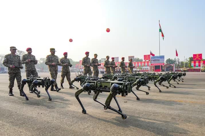 Hindistondagi harbiy paradda robot itlar ishtirok etdi