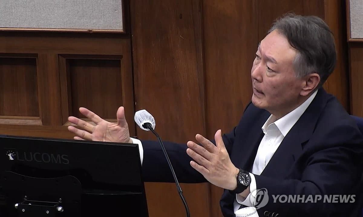 Janubiy Koreyaning sobiq prezidentiga 10 yillik qamoq jazosi so‘raldi
