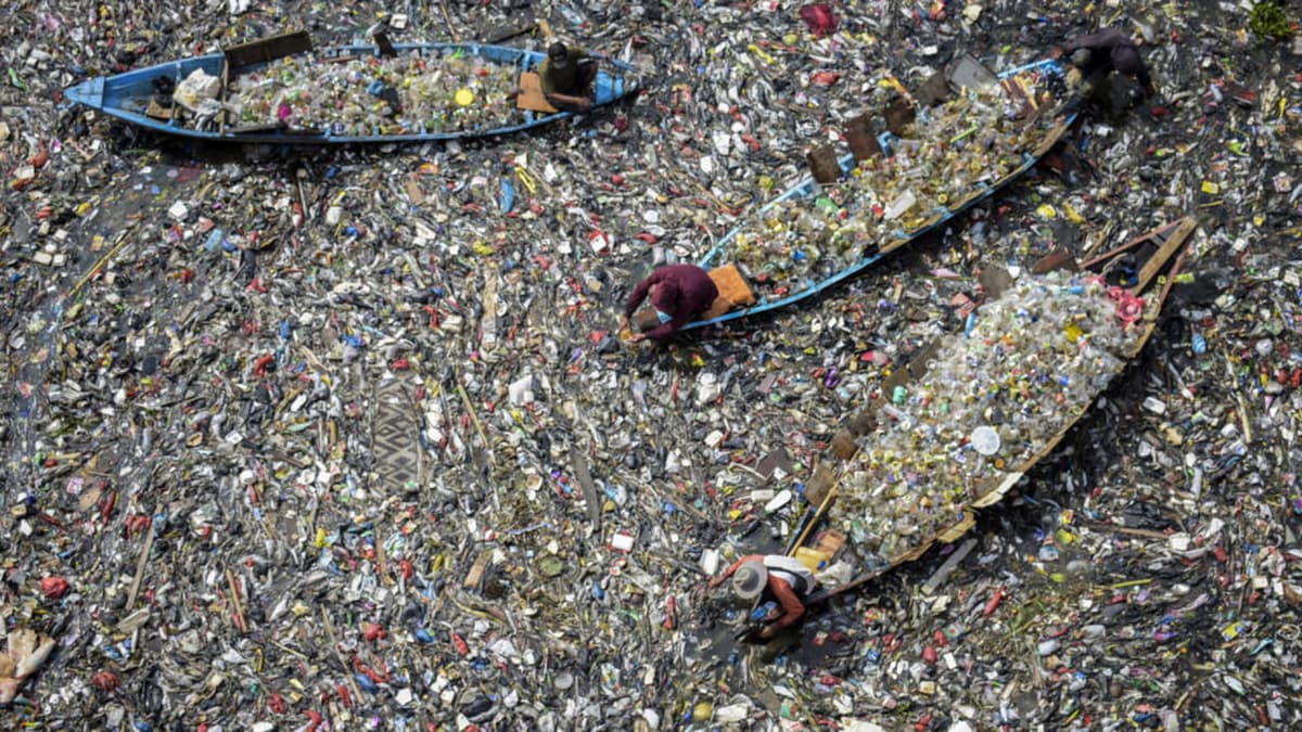 Dunyo okeanida 170 trillion plastmassa bo‘laklari suzib yuribdi: olimlar qayg‘uli bashorat berdi
