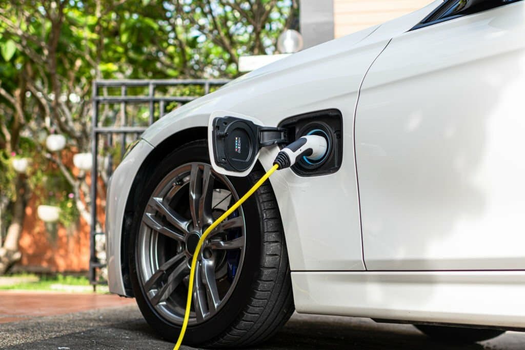 Elektromobilni quvvatlantirish stansiyaci asbob-uskunalari bojdan ozod qilinadi