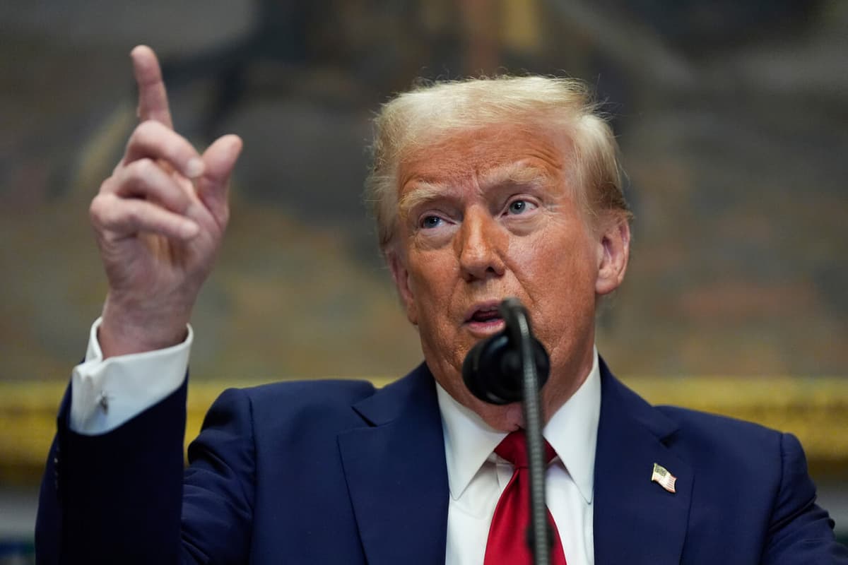 Трамп пригрозил БРИКС стопроцентными пошлинами за отказ от доллара