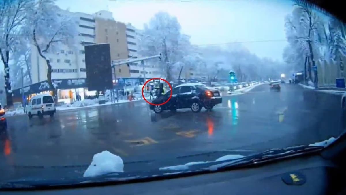 В Ташкенте водитель Lacetti сбил инспектора дорожно-патрульной службы