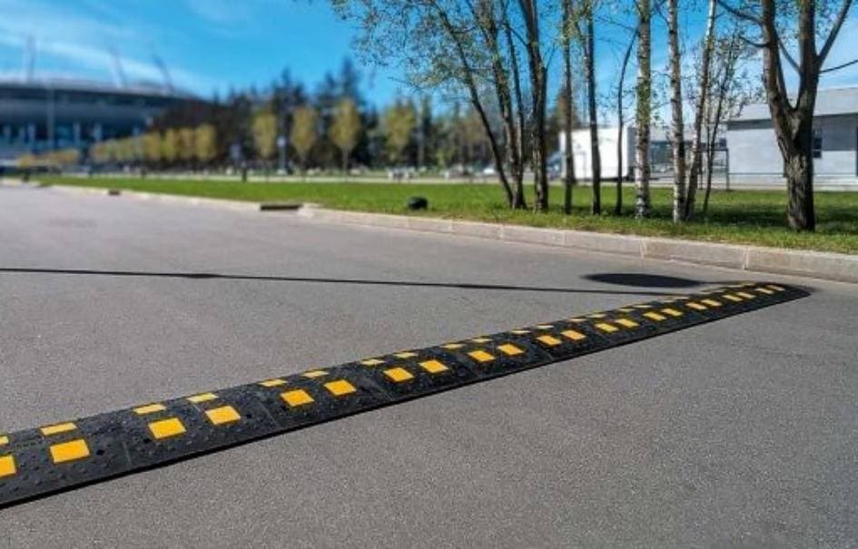 Senate approves new law banning unauthorized road barriers and uneven surfaces
