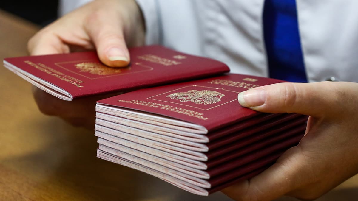 «Vajnyye istorii»: Serbiya Kremlga yaqin shaxslarga fuqarolik beryapti