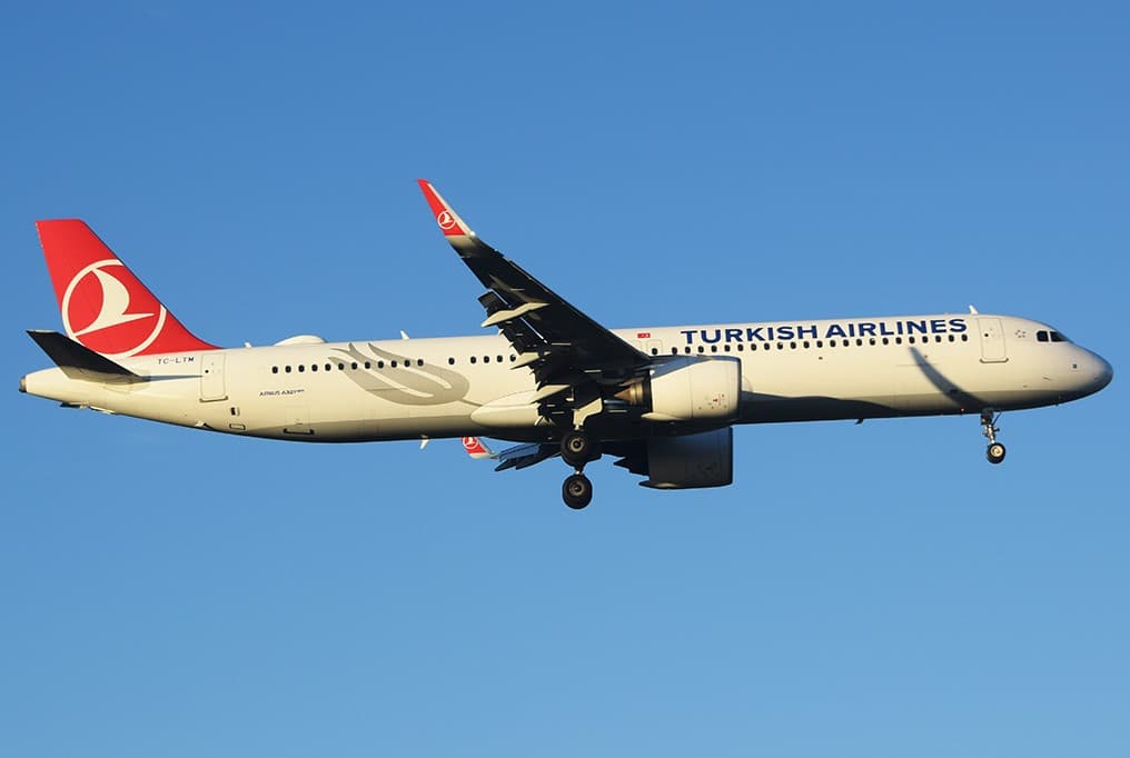 Самолет Turkish Airlines, следовавший в Ургенч, приземлился в Самарканде из-за снегопада
