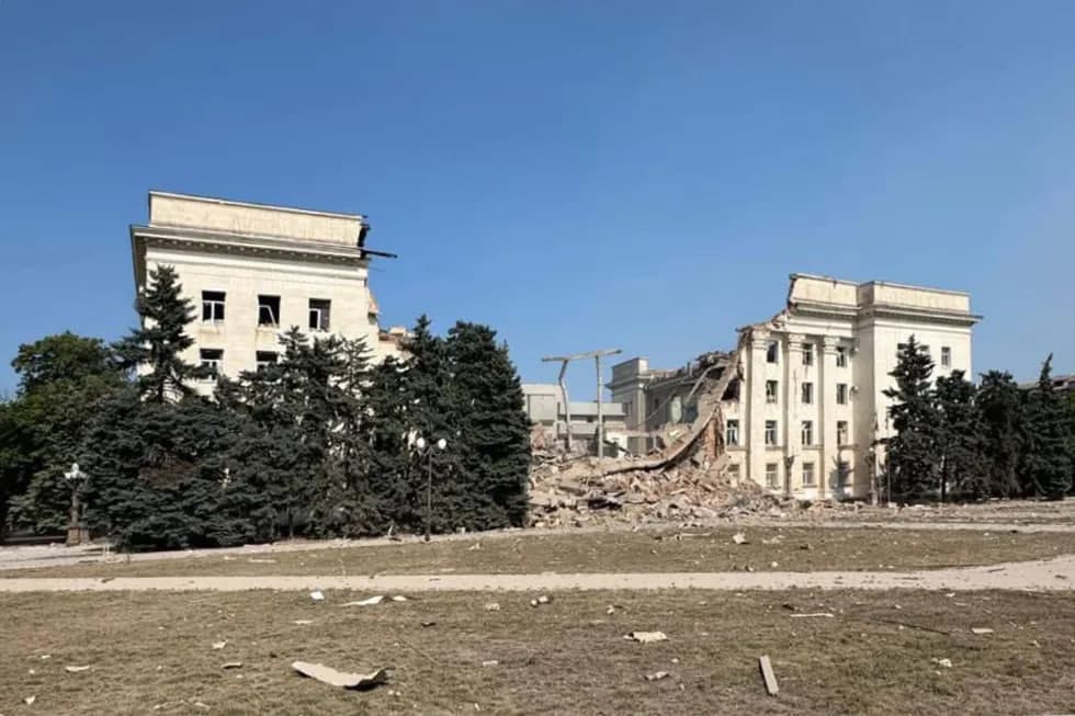 Фото: Херсон области маъмурияти биноси яксон этилди