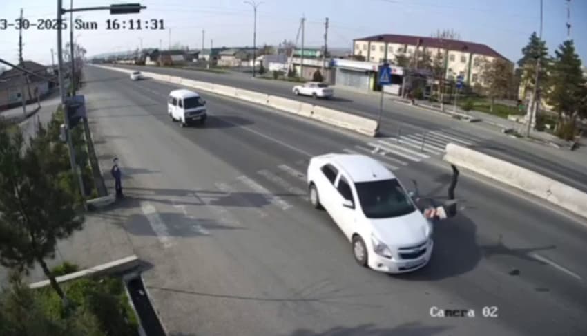 Андижонда Cobalt пиёдалар ўтиш жойидан йўлни кесиб ўтаётган 16 ёшли болани уриб юборди