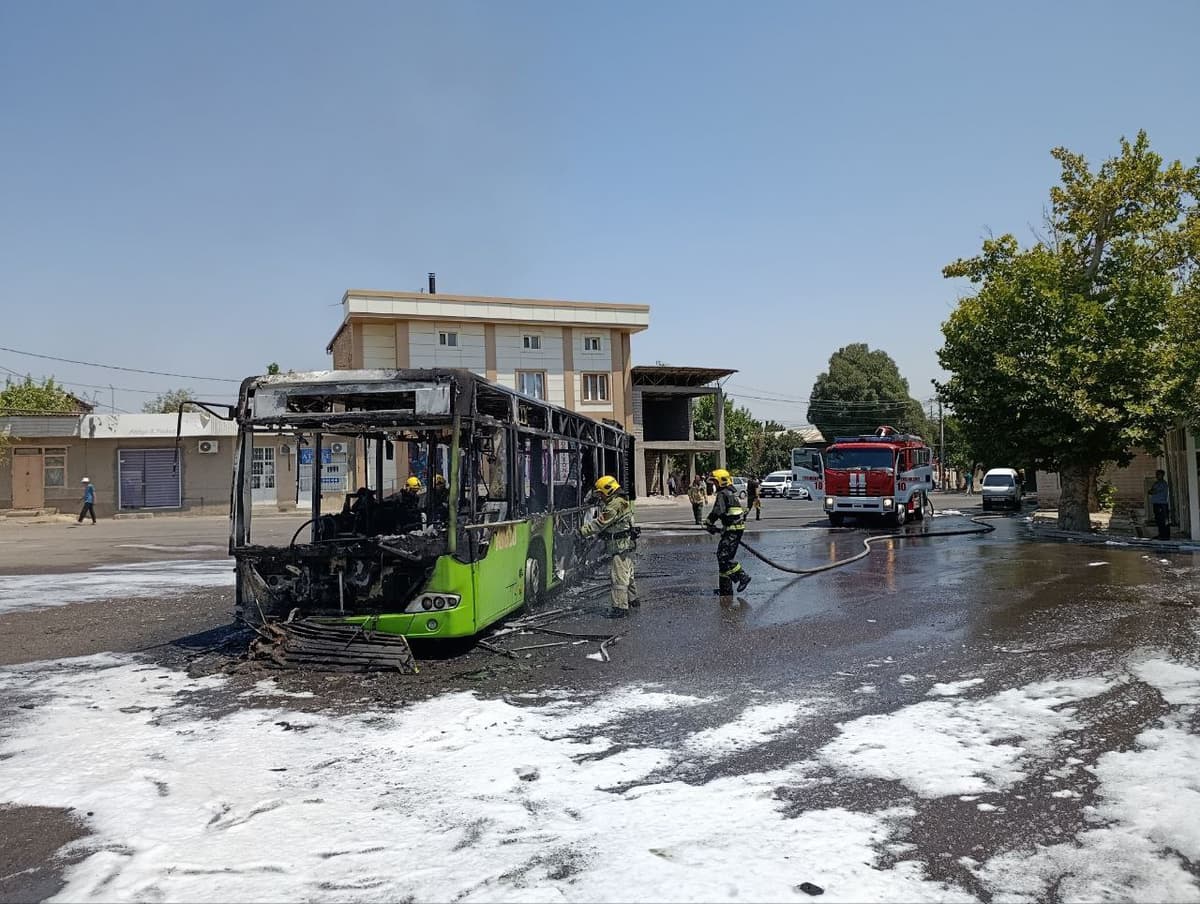 Toshkentda 64-sonli avtobus yonib ketdi