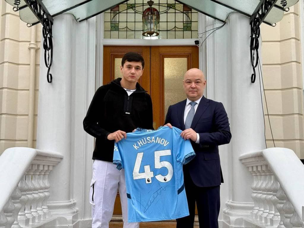 Abdukodir Khusanov visits the Uzbek embassy in London