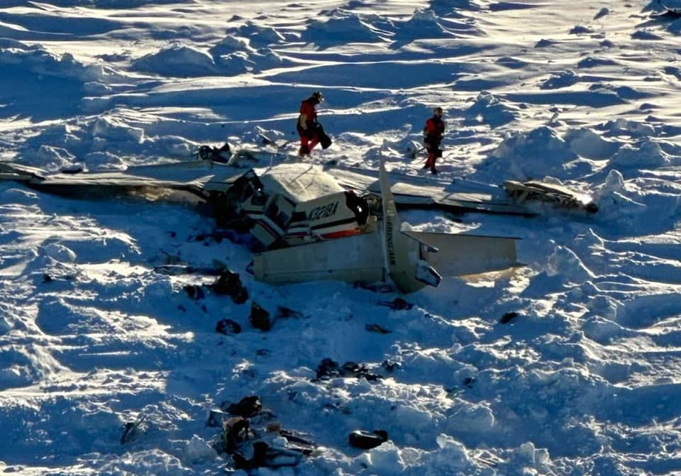 Alyaskada bedarak yo‘qolgan samolyot parchalari topildi, bortdagilar halok bo‘lgan