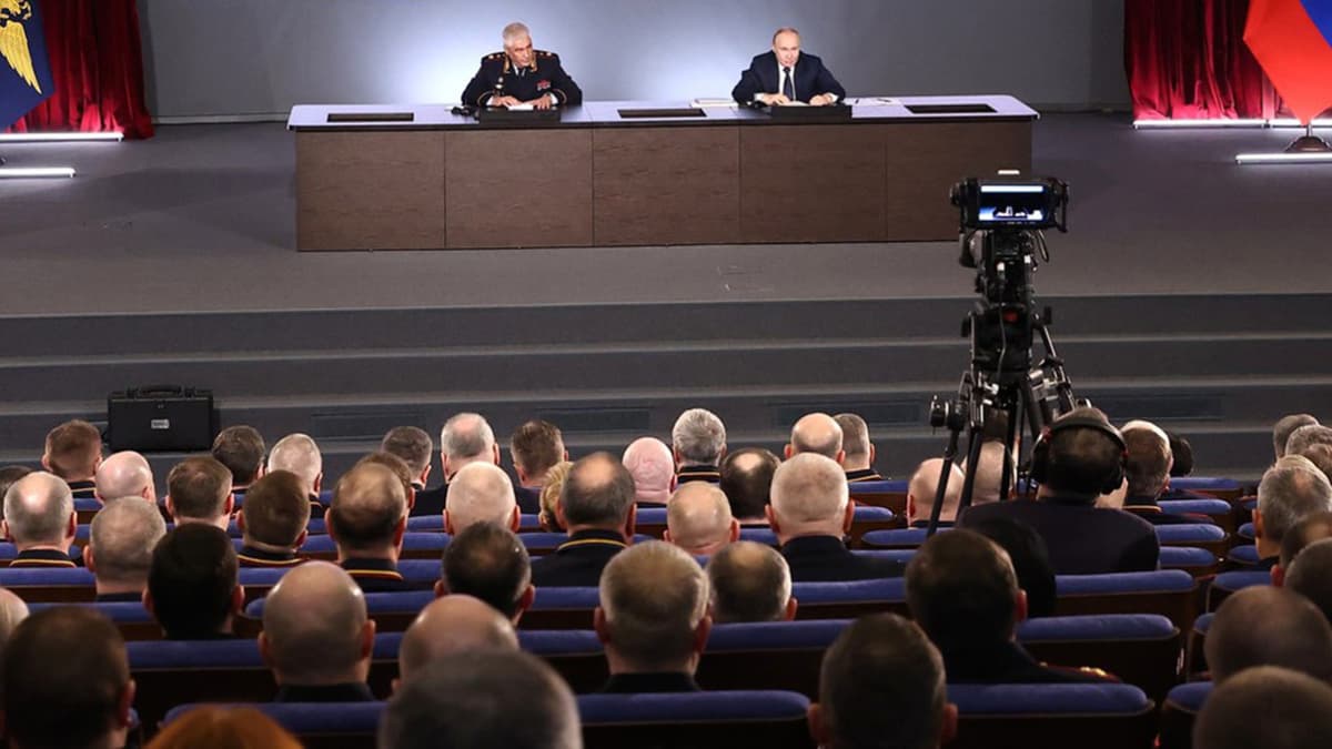 Путинга полиция ходимлари оммавий равишда хизматдан бўшатилаётгани тўғрисида маълумот берилди