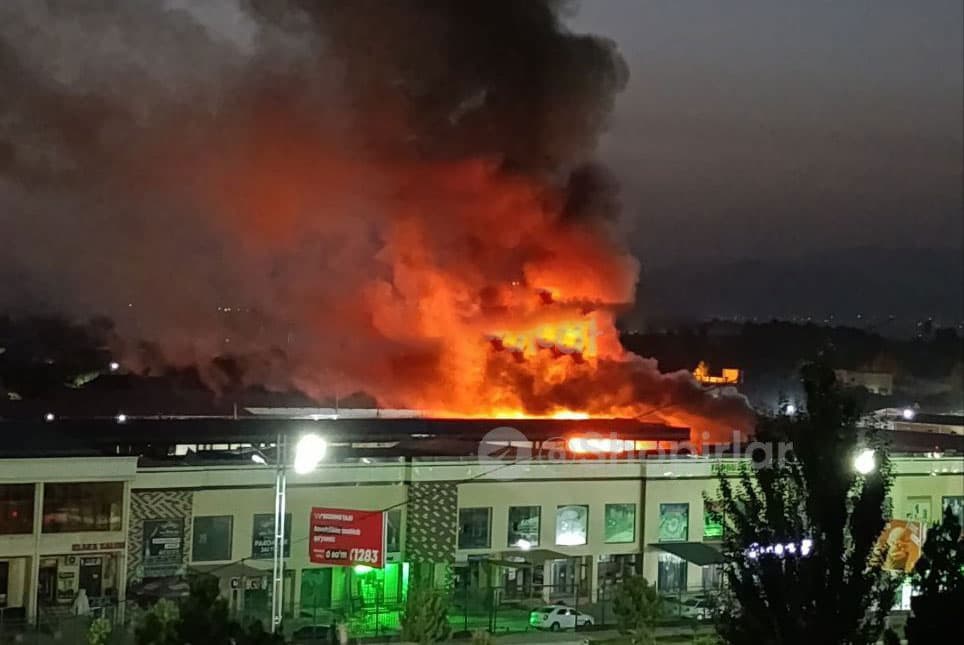 В Кашкадарьинской области загорелись два магазина