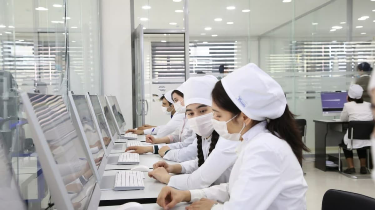 Uzbekistan to double salaries for nurses with higher education 