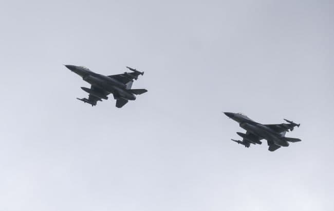 Zelenskiy rossiyalik harbiylar Sumida F-16 qiruvchisini urib tushirgani haqidagi xabarni rad etdi