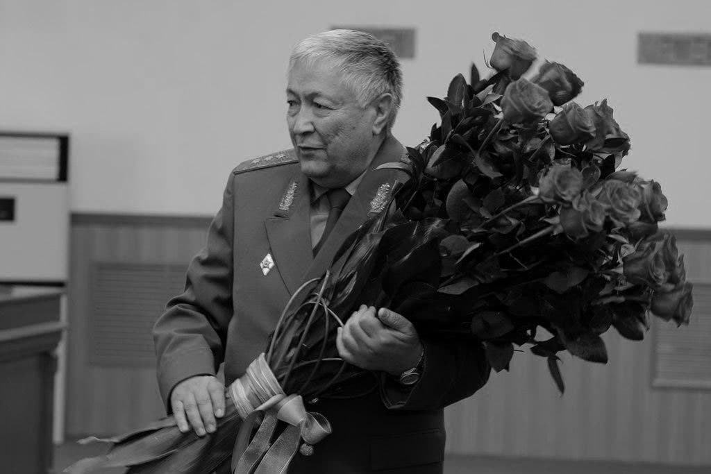 Мирзиёев выразил соболезнования в связи со смертью первого министра обороны Узбекистана
