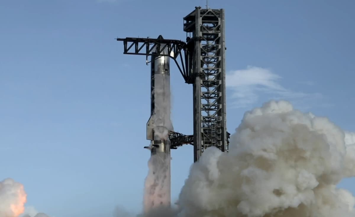 SpaceX'ning Starship kemasi 10-sinov parvozini muvaffaqiyatli amalga oshirdi