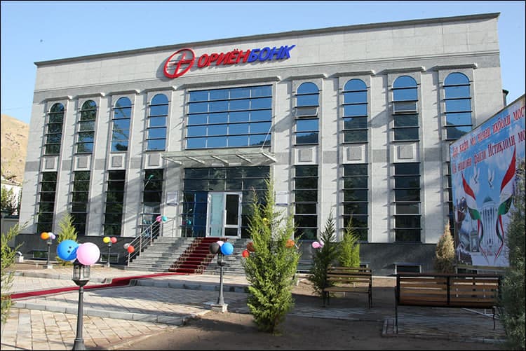 В Узбекистане прекращает работу представительство таджикского «Ориёнбанка»