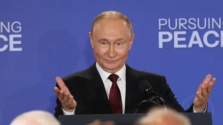 Mehmonxonadagi printerdan Tramp va Putin uchrashuvi rejasini topishdi. Sammit dastur bo‘yicha kechmagan