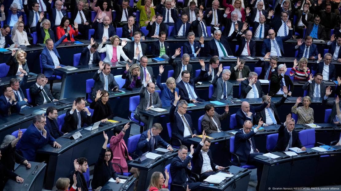 Bundestag mudofaa xarajatlarini oshirishga yordam beradigan qonunni ma’qulladi