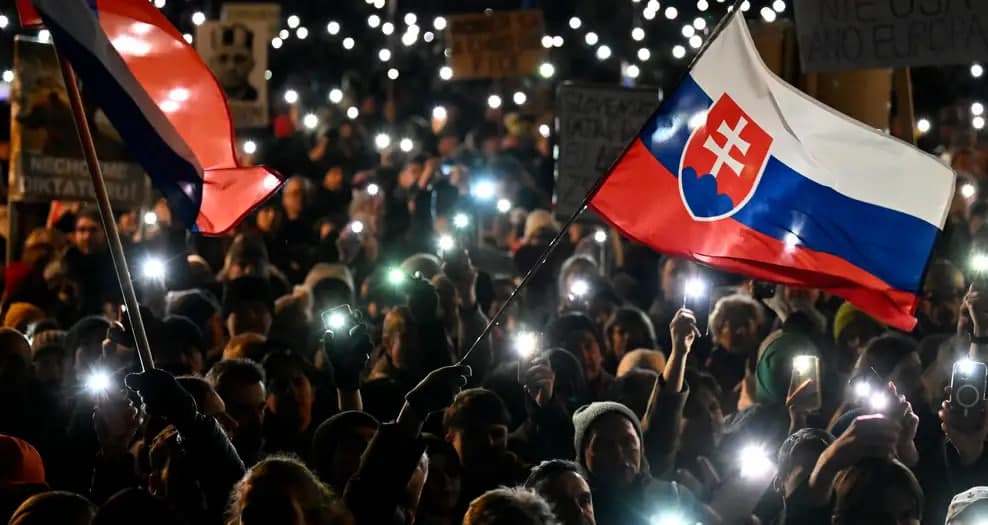 Slovakiyada hukumatga qarshi ommaviy namoyishlar bo‘lib o‘tdi