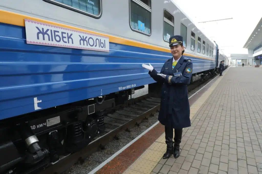 Jibek Joly turistik poyezdi Qozog‘iston, O‘zbekiston va Tojikistonni yagona yo‘nalishda bog‘laydi