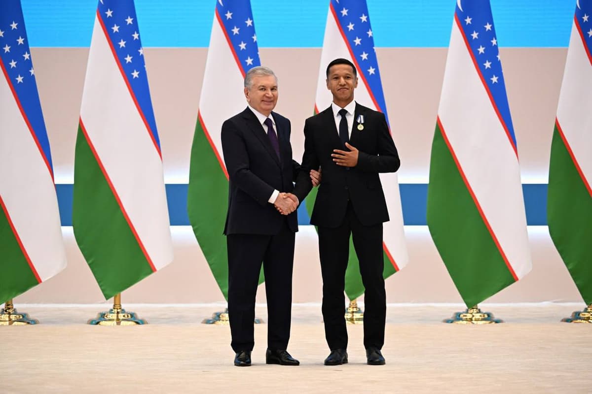 Shavkat Mirziyoyev awards state honors to prominent young leaders