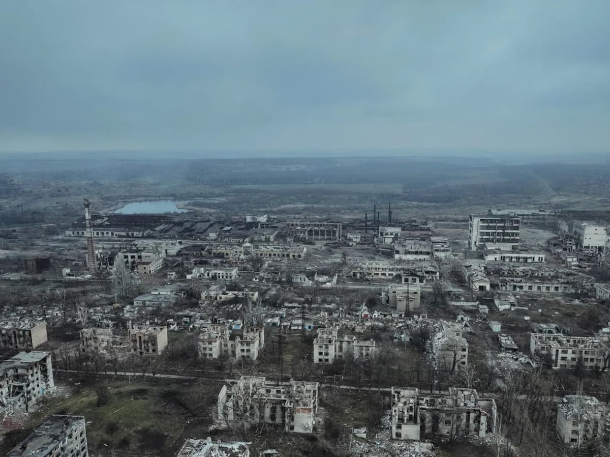 Фронтдаги вазият: Россия армияси бир ҳафта ичида Украинанинг икки қалъасини эгаллади ва учинчисини қўлга киритишга яқин
