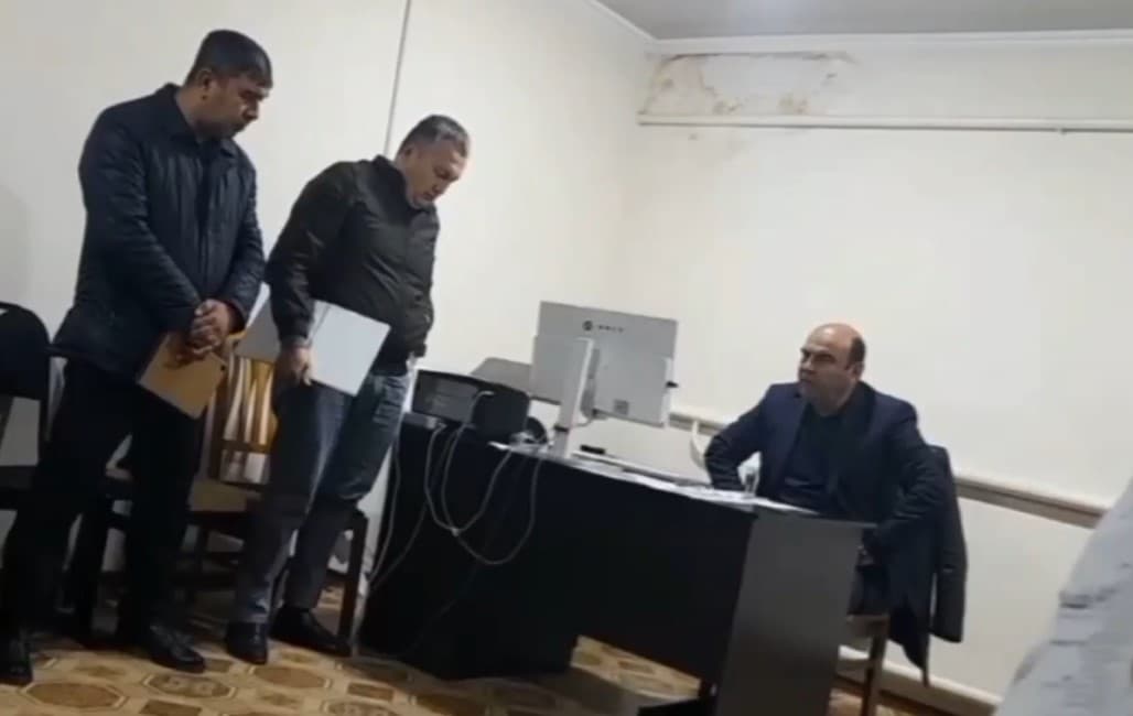 «Полагаясь на любовника останешься без мужа!» — начальник ГНИ Сырдарьинского района оскорбил сотрудников