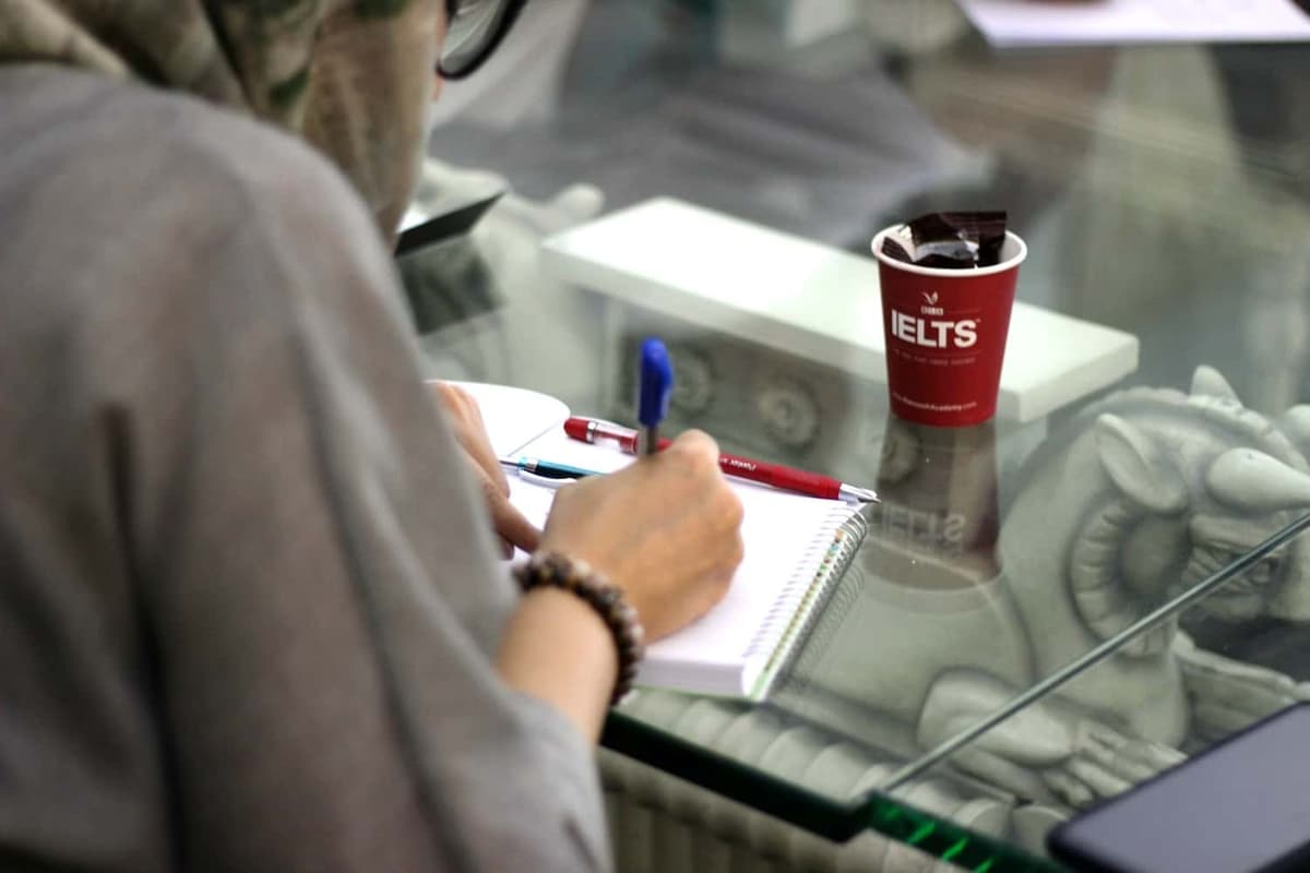 Россияда инглиз тилидан IELTS имтиҳонини топширганларни қамаш бошланади