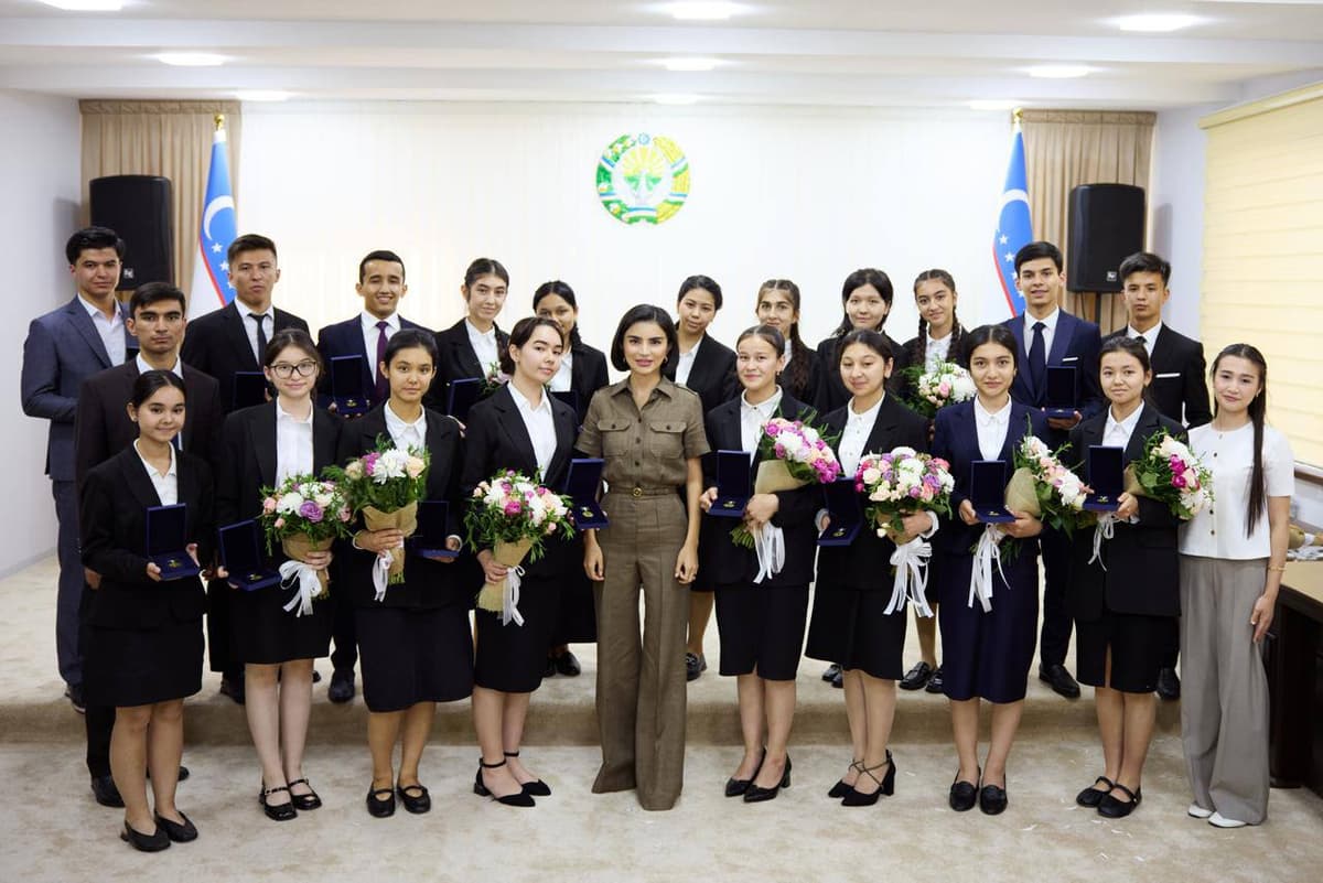 Education for all: Saida Mirziyoyeva presents 17 new buses to remote schools in Samarkand on behalf of the President