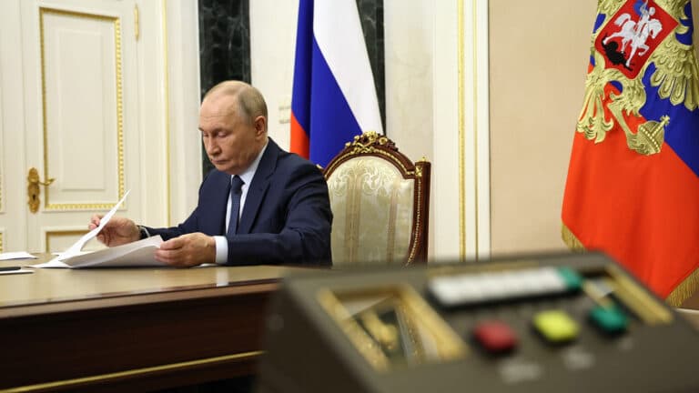 Россияда янги тартиб: Путин амалдорлар декларациясини ўзгартирди