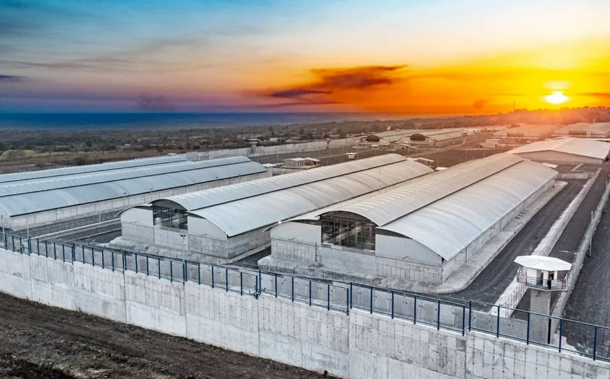 Salvador AQShdagi jinoyatchilar va noqonuniy migrantlarni qabul qilishga rozi bo‘ldi