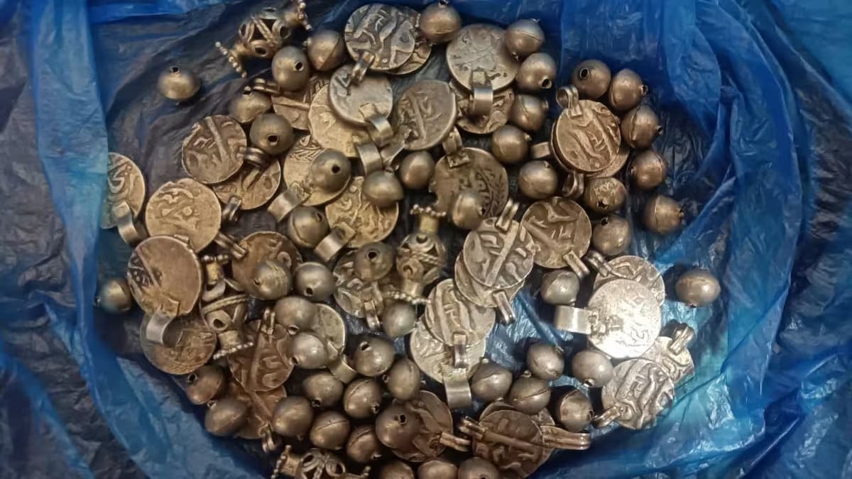 Customs officials halt smuggling of historic ornaments to Tajikistan