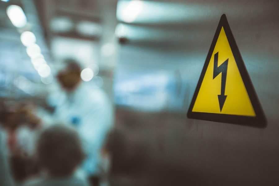 Бухородаги хусусий боғчада икки яшар бола ток уришидан вафот этди