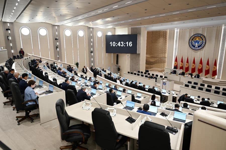 Qirg‘izistonda muddatidan oldingi parlament saylovi sanasi belgilandi