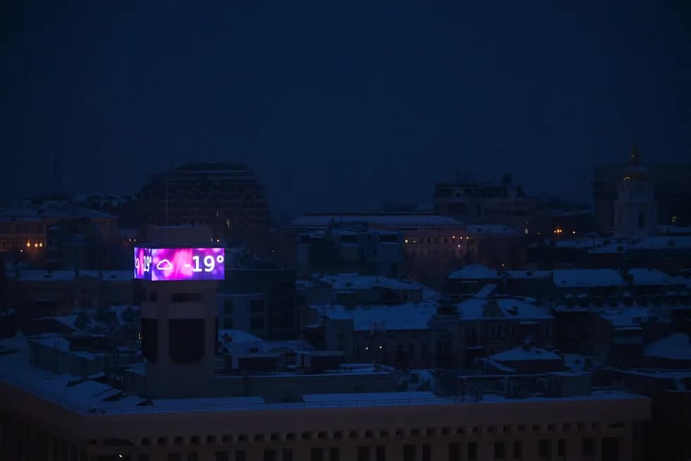 Kiyevda yuzlab ko‘p qavatli uylar issiqlik va svetsiz qoldi (fotolar)