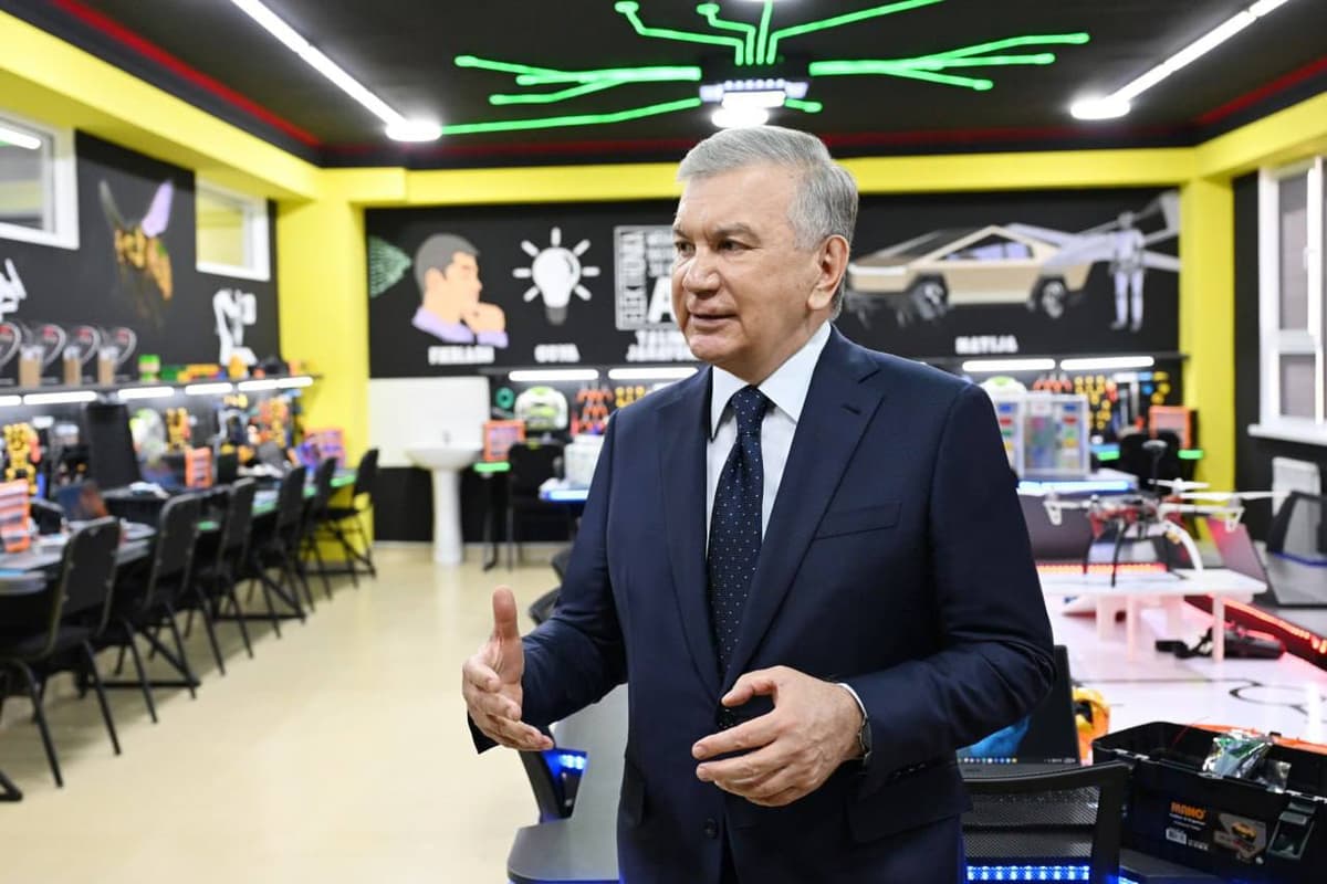 Shavkat Mirziyoyev Iykota mahallasida qurilgan yangi maktabni ko‘zdan kechirdi