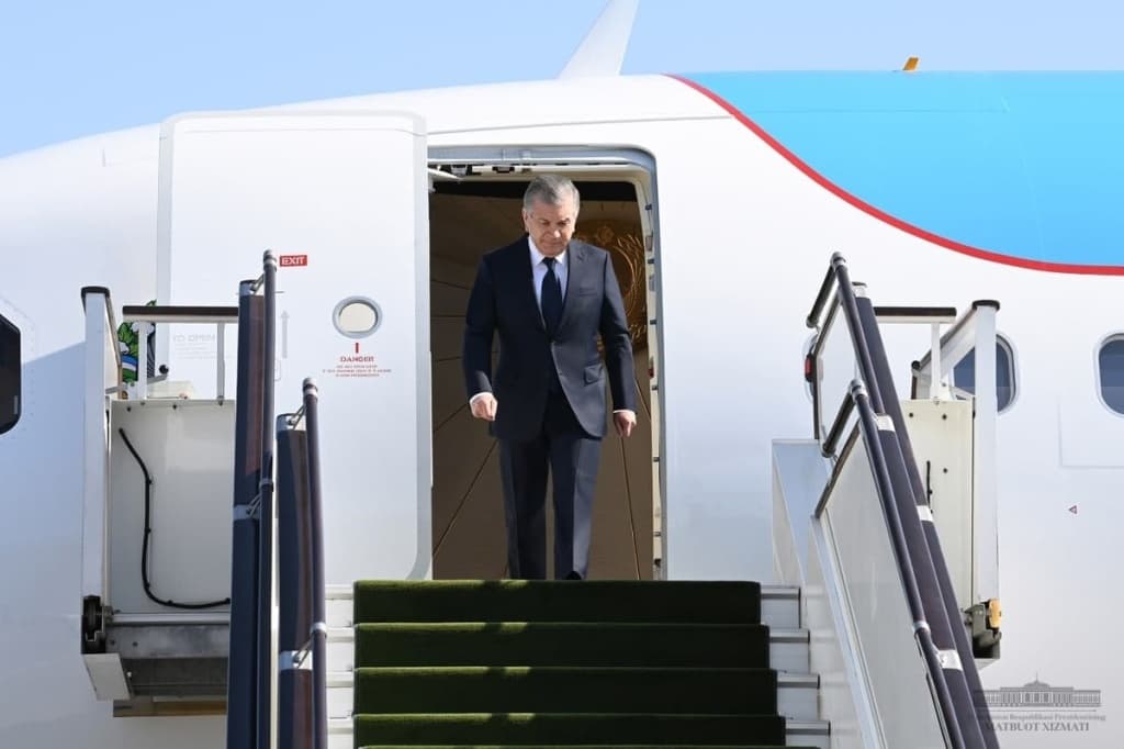 Shavkat Mirziyoyev arrives in Samarkand for talks with Sergey Lavrov and Gurbanguly Berdimuhamedov