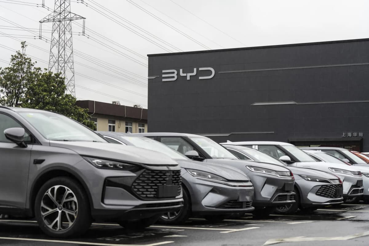 BYD компанияси фойдаси электромобилларга бўлган талаб пасайиши туфайли икки бараварга камайди