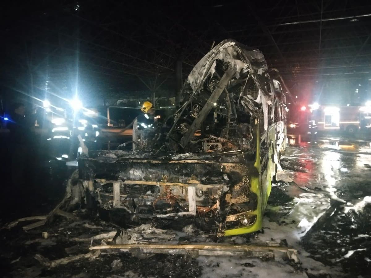 Мирзо Улуғбек туманида автобус саройида ёнғин содир бўлди