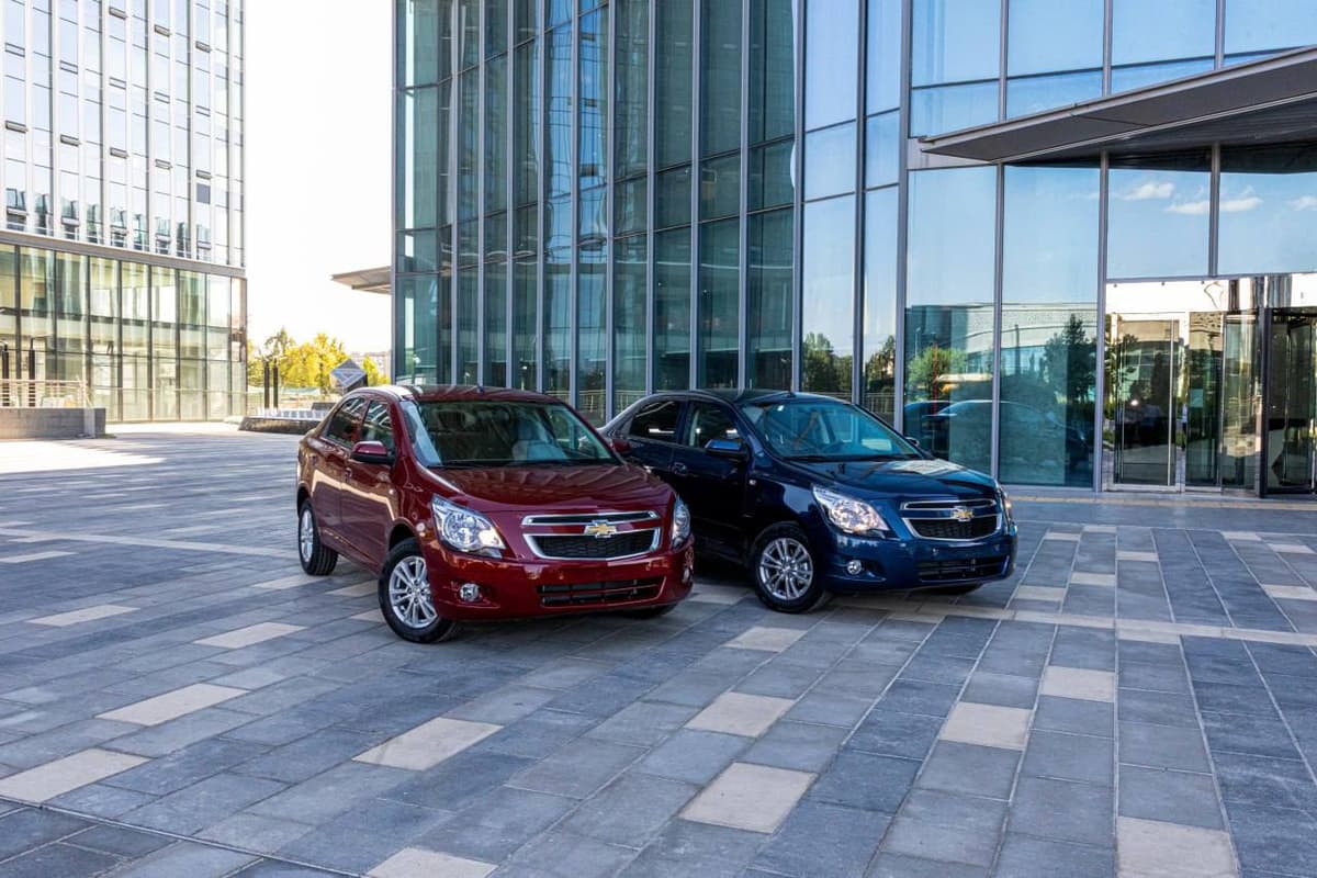 UzAuto Motors 2,5 соатда Cobalt учун 100 мингта шартнома тузди  