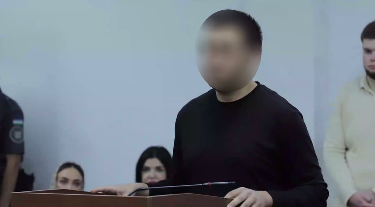 Сотрудник оперативного отдела УВД забрал личную вещь Санжара Каримова во время обыска