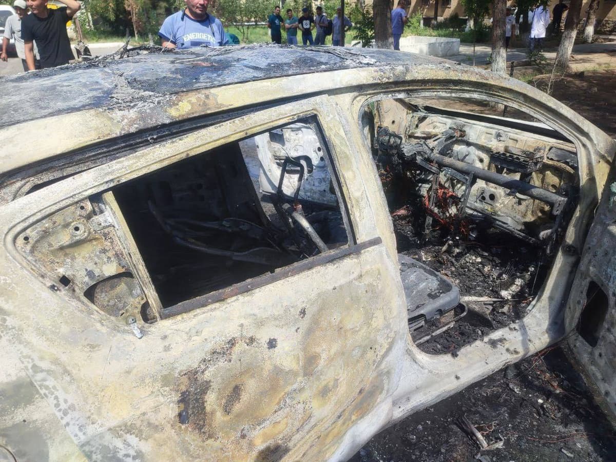 В Сергели сгорели два автомобиля